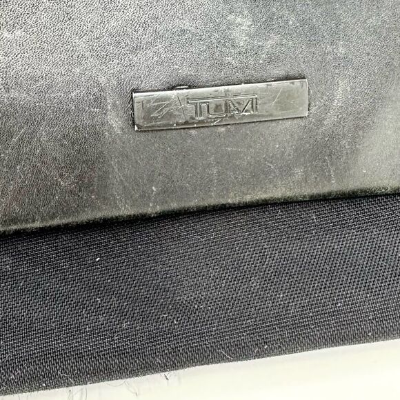 Vintage Tumi Crossbody Purse Solid Black Leather Flap & Nylon Fabric Bag - Picture 3 of 11